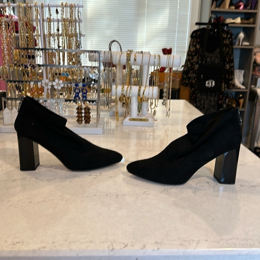 Franco Sarto black faux suede heeled booties size 6